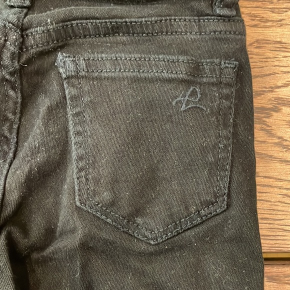 DL1961 Chloe Skinny Size 7 with ripped knees design - Picture 4 of 4